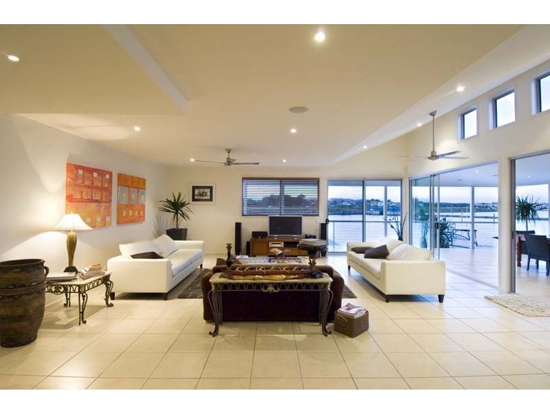 70 Sunbird Chase, Kawana Waters QLD 4575