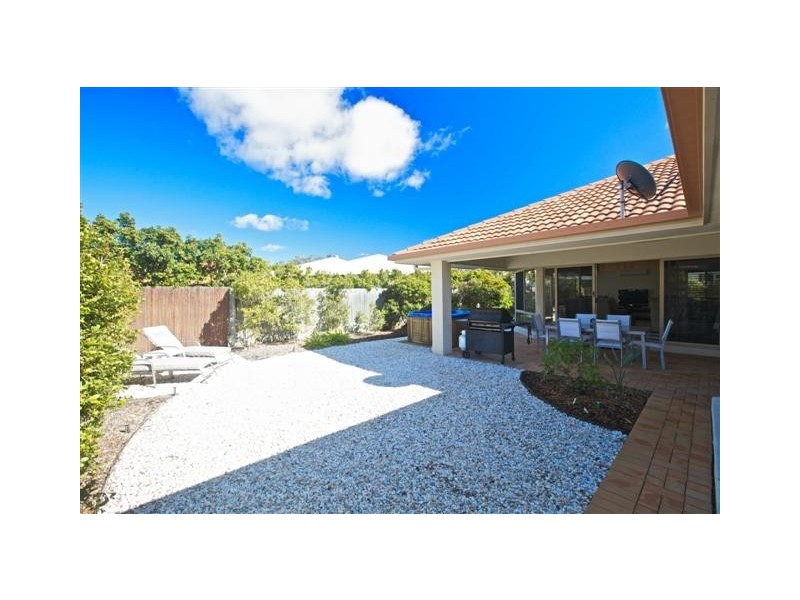 5 Campbellville Circuit, Pelican Waters QLD 4551