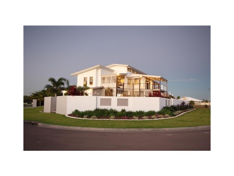 2 Elimbah Street, Pelican Waters QLD 4551