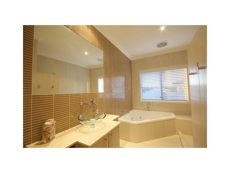 2 Elimbah Street, Pelican Waters QLD 4551