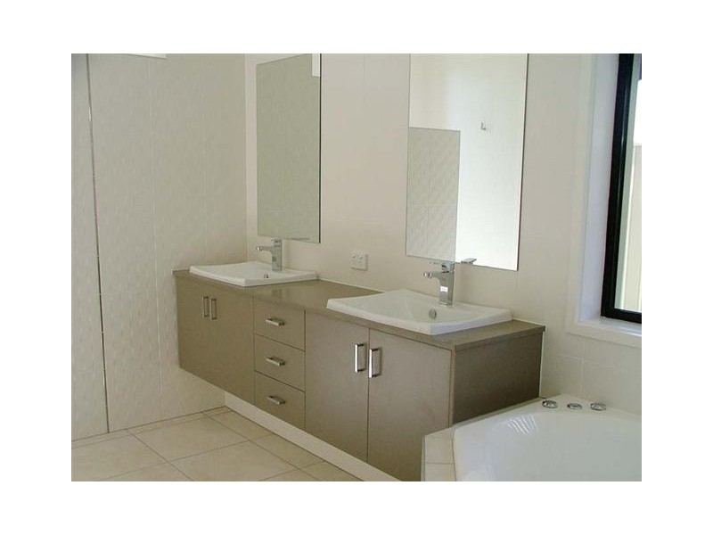 5 Airlie Crescent, Pelican Waters QLD 4551