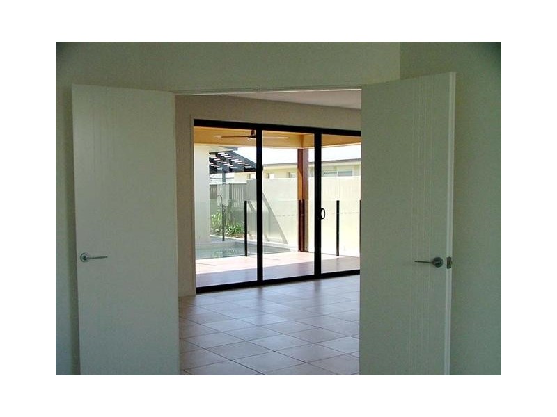 5 Airlie Crescent, Pelican Waters QLD 4551