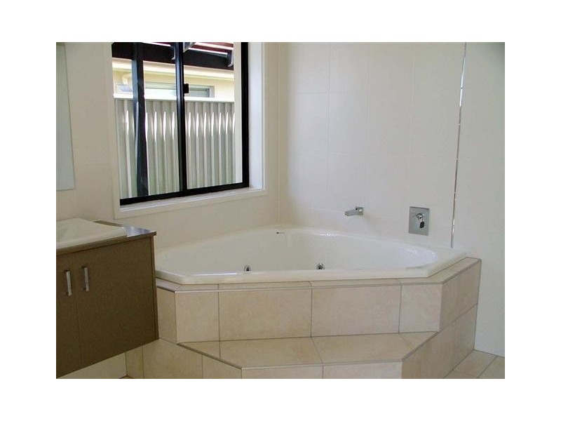 5 Airlie Crescent, Pelican Waters QLD 4551