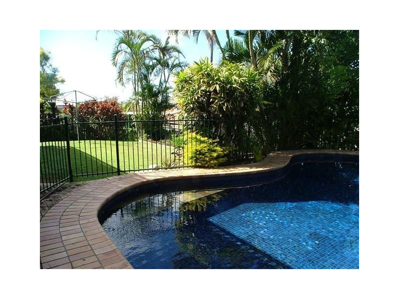 6 Enfield Crescent, Battery Hill QLD 4551