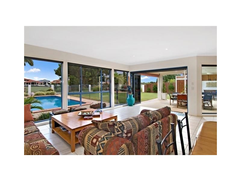 8 Midden Place, Pelican Waters QLD 4551