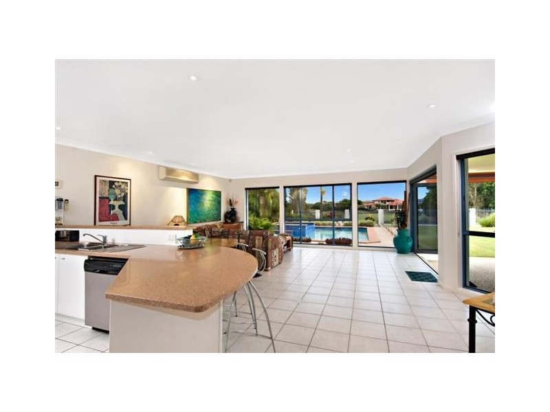 8 Midden Place, Pelican Waters QLD 4551