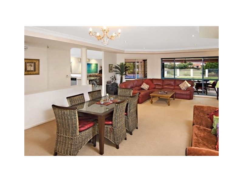 8 Midden Place, Pelican Waters QLD 4551