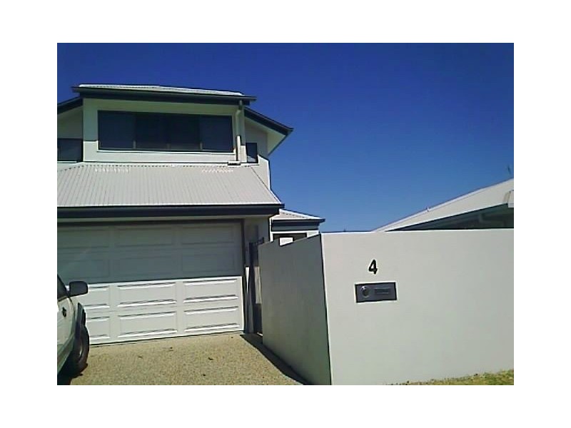 4 Wheeler Cres, Caloundra West QLD 4551