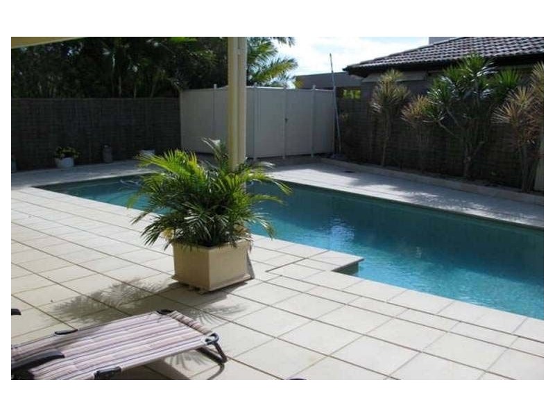 1 Kuthar Street, Pelican Waters QLD 4551