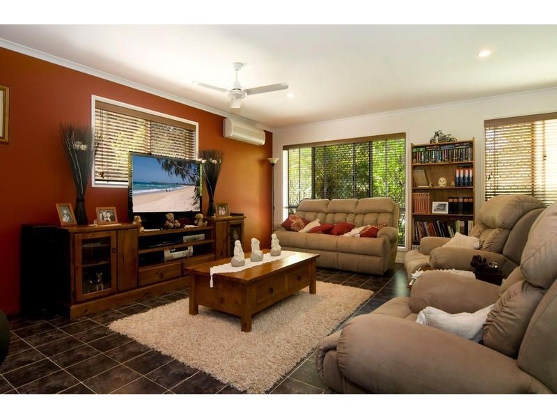 11 Applegum Drive, Little Mountain QLD 4551