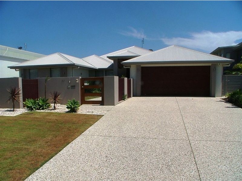 37 Bellanboe Cct, Pelican Waters QLD 4551