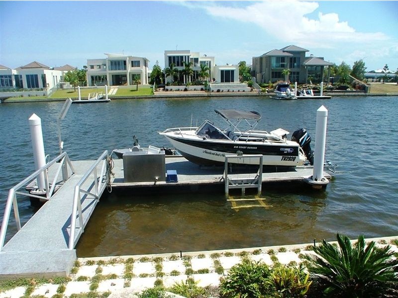 37 Bellanboe Cct, Pelican Waters QLD 4551