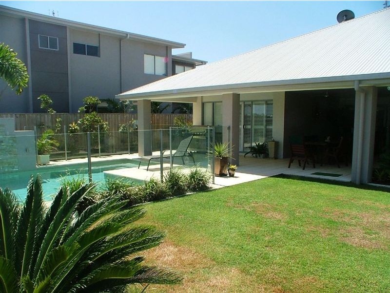 37 Bellanboe Cct, Pelican Waters QLD 4551