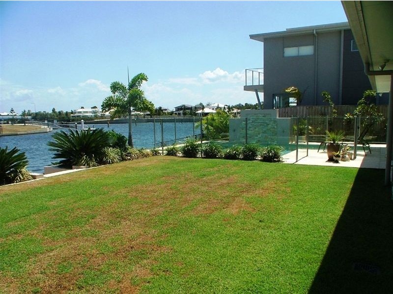 37 Bellanboe Cct, Pelican Waters QLD 4551