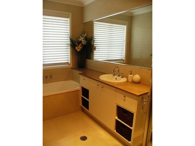 37 Bellanboe Cct, Pelican Waters QLD 4551