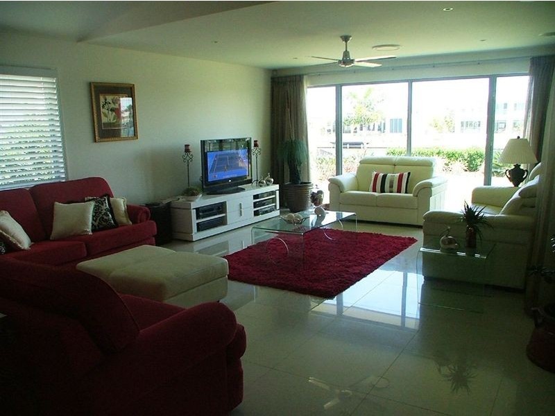 37 Bellanboe Cct, Pelican Waters QLD 4551