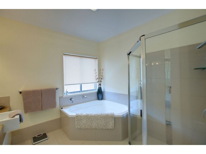 15 Francis Court, Pelican Waters QLD 4551