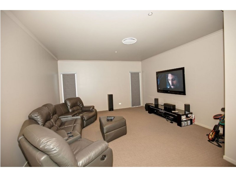 15 Francis Court, Pelican Waters QLD 4551
