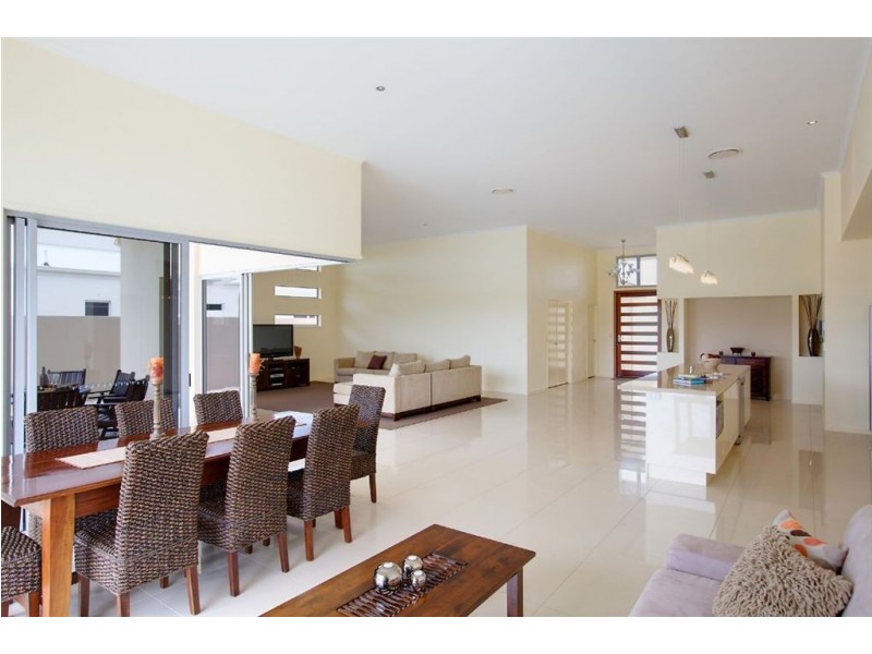 15 Francis Court, Pelican Waters QLD 4551