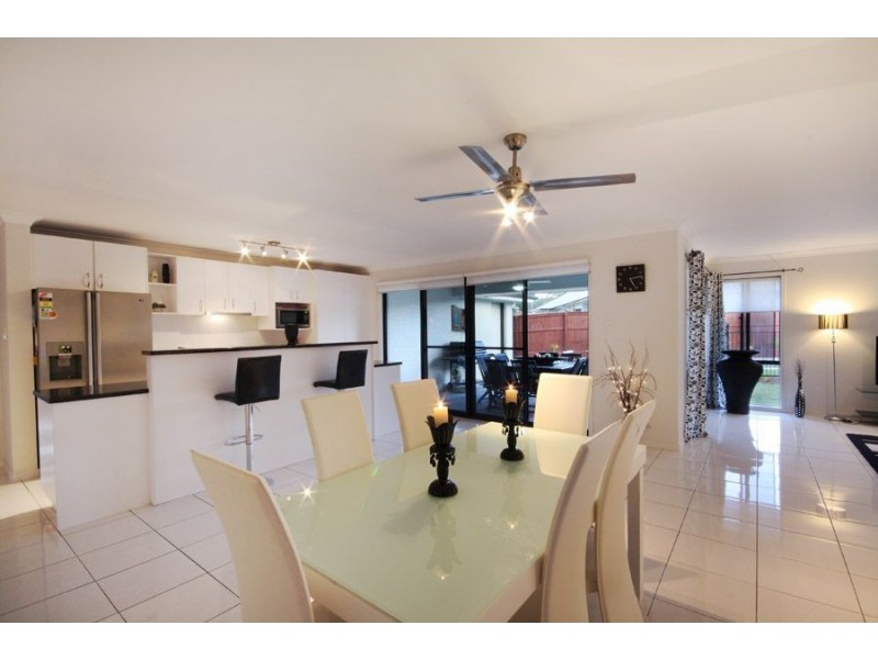 8 Alicia Court, Little Mountain QLD 4551