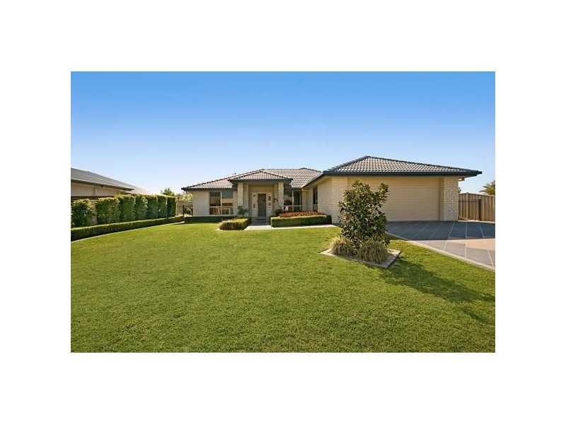 4 Rutherford Place, Pelican Waters QLD 4551