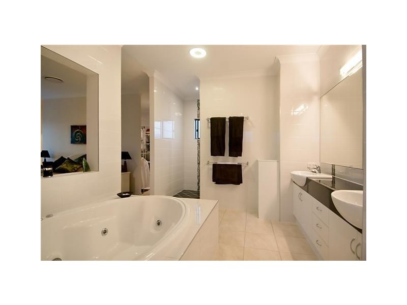 1 Westholme Circuit, Pelican Waters QLD 4551