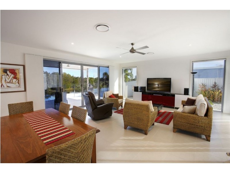 15 Rutherford Place, Pelican Waters QLD 4551