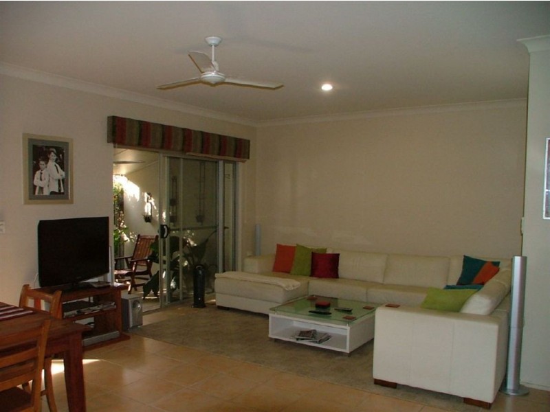 31/2 Grand Parade, Parrearra QLD 4575