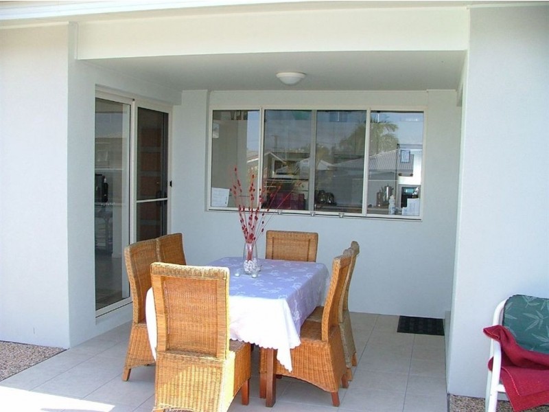 1/8 Fourth Avenue, Caloundra QLD 4551