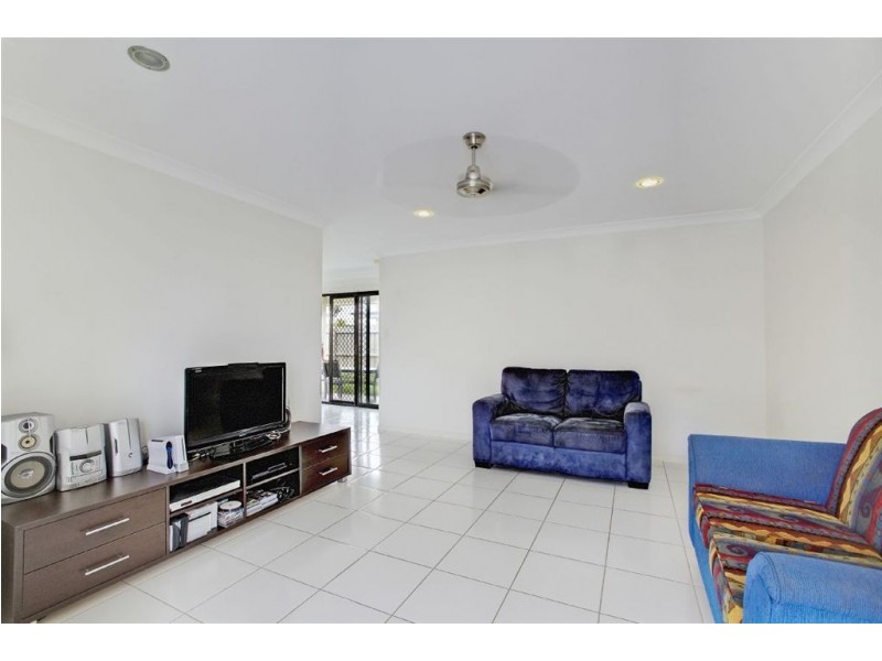 1/10 Tamarind Street, Meridan Plains QLD 4551