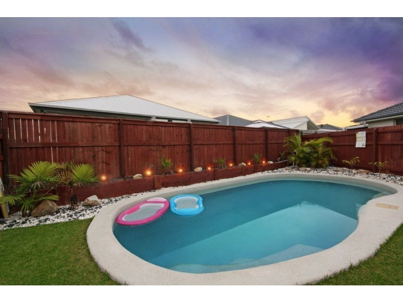 8 Alicia Circuit, Little Mountain QLD 4551