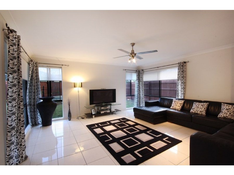 8 Alicia Circuit, Little Mountain QLD 4551