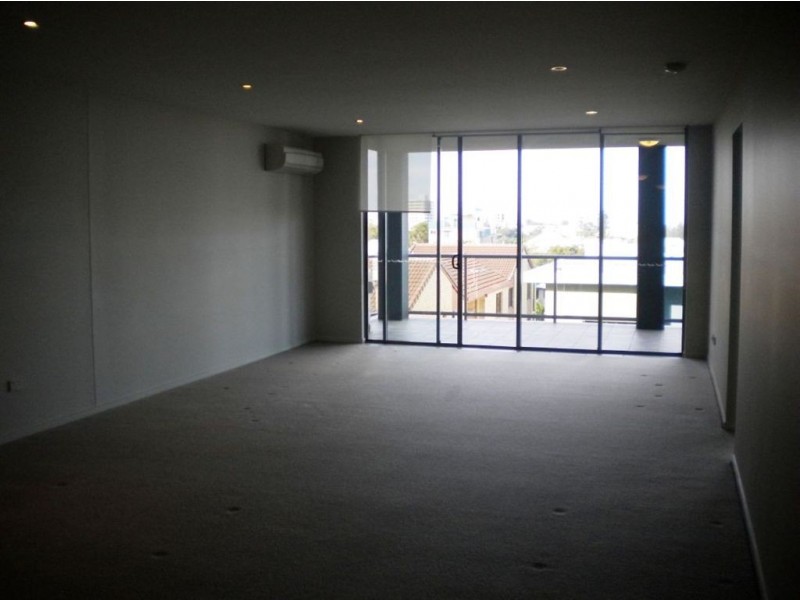 7 Canberra Terrace, Kings Beach QLD 4551