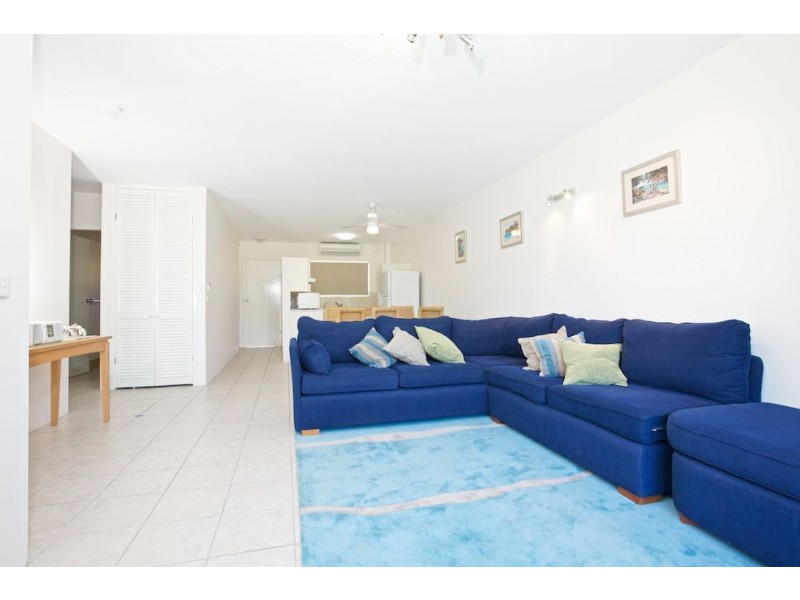 1/18 Bulcock Beach Esplanade, Caloundra QLD 4551