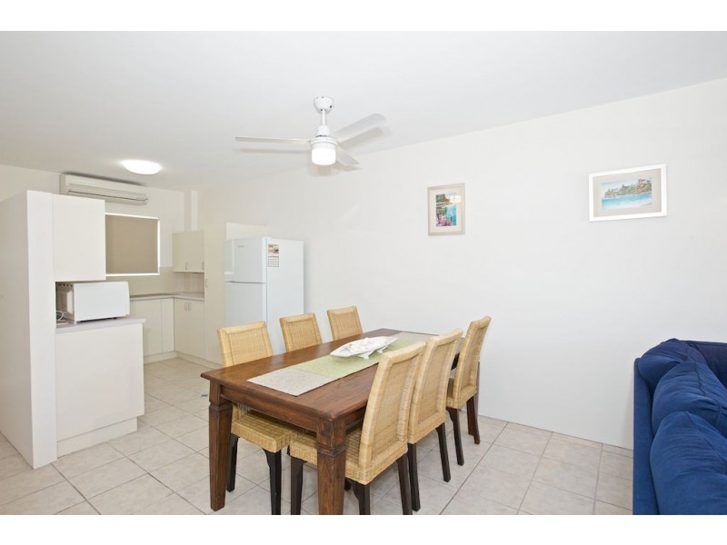 1/18 Bulcock Beach Esplanade, Caloundra QLD 4551
