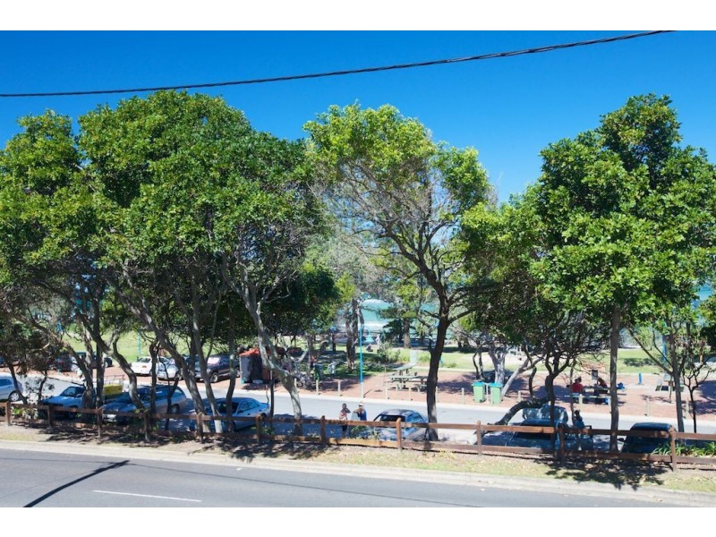 1/18 Bulcock Beach Esplanade, Caloundra QLD 4551