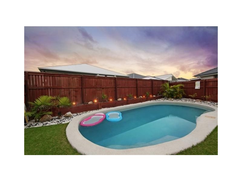 8 Alicia Circuit, Little Mountain QLD 4551