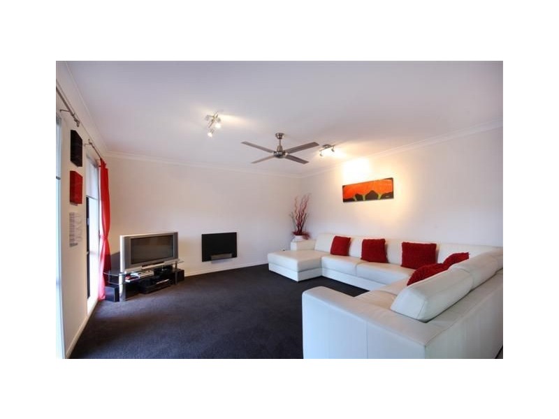 8 Alicia Circuit, Little Mountain QLD 4551