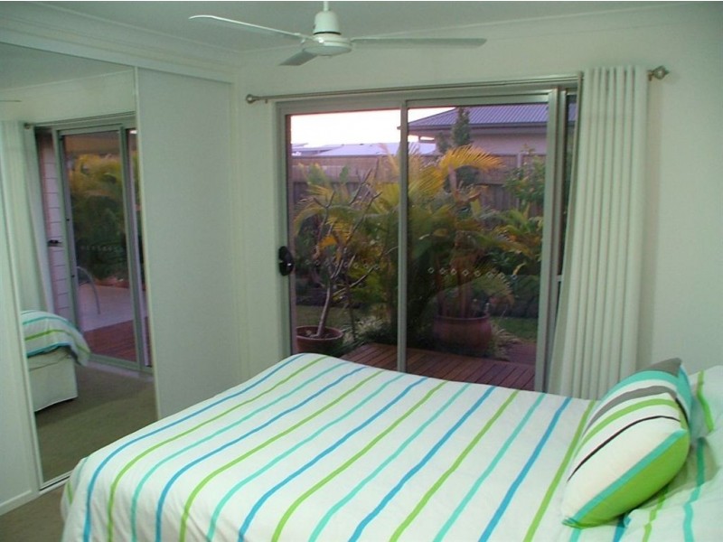20 St Pauls Avenue, Pelican Waters QLD 4551