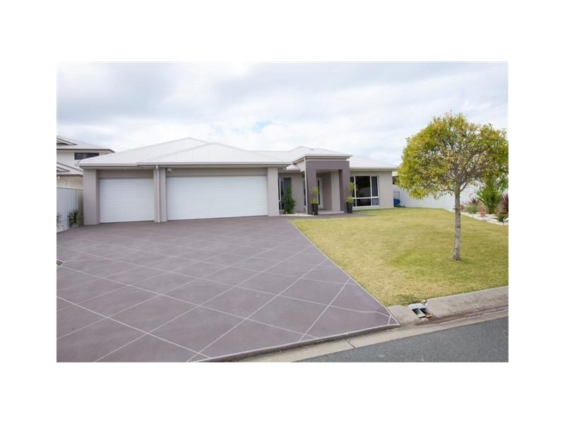 4 Francis Court, Pelican Waters QLD 4551