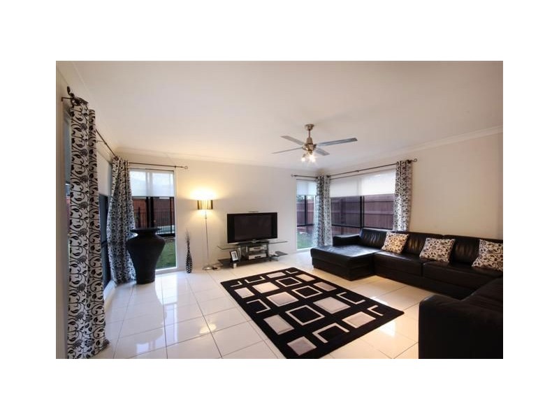 8 Alicia Circuit, Little Mountain QLD 4551