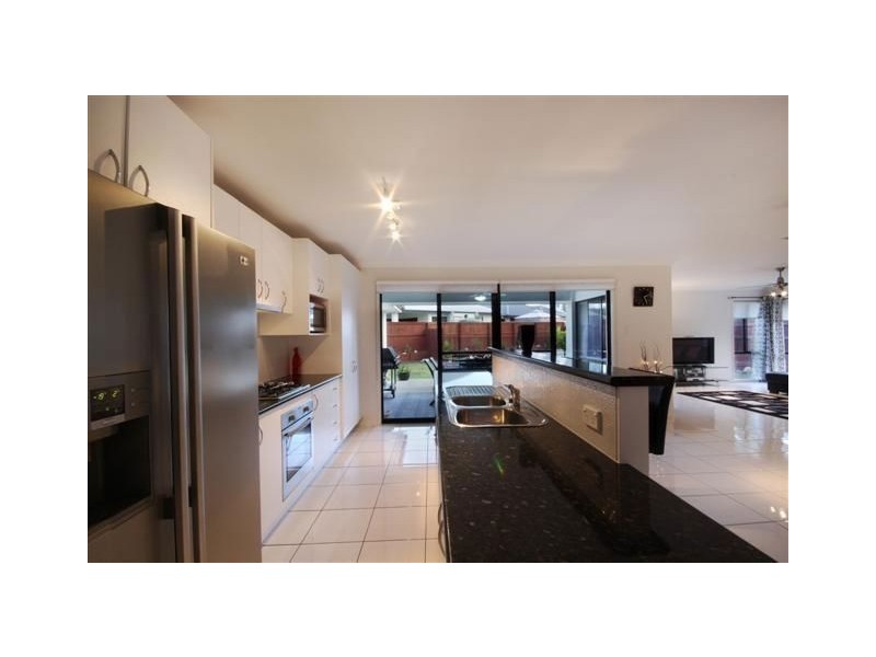 8 Alicia Circuit, Little Mountain QLD 4551