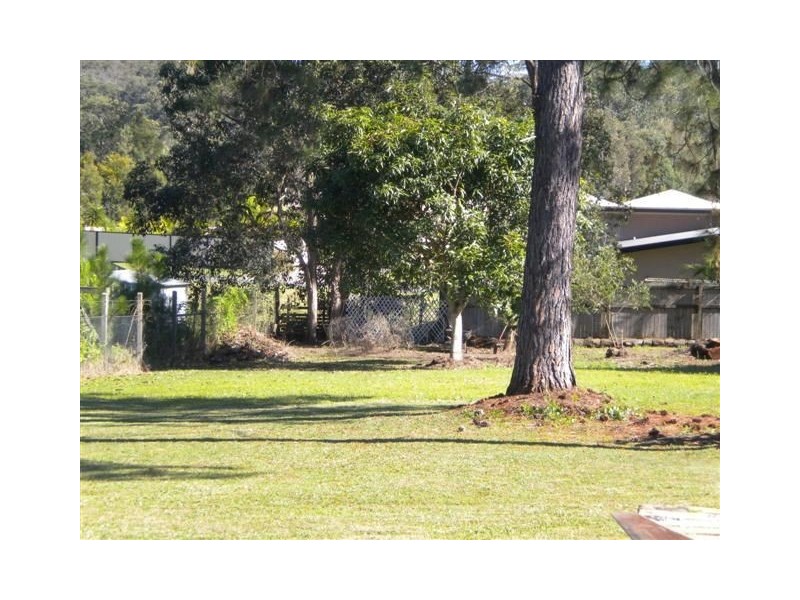 22 Nichols Avenue, Beerwah QLD 4519