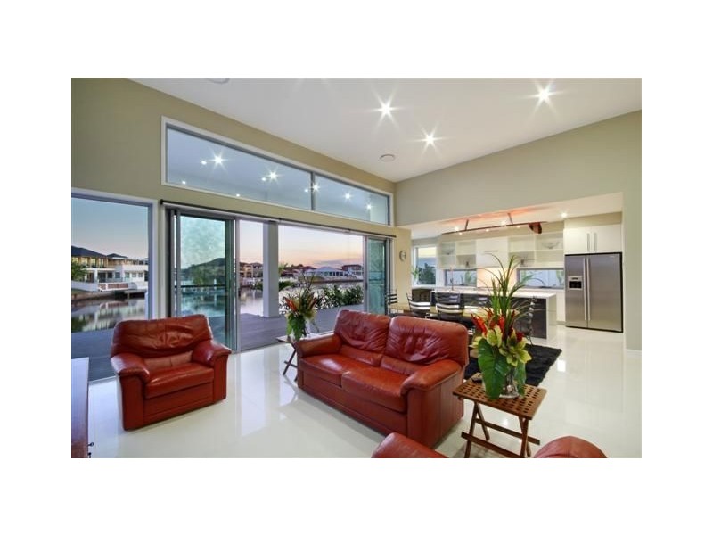 1 Sea Glint Place, Pelican Waters QLD 4551
