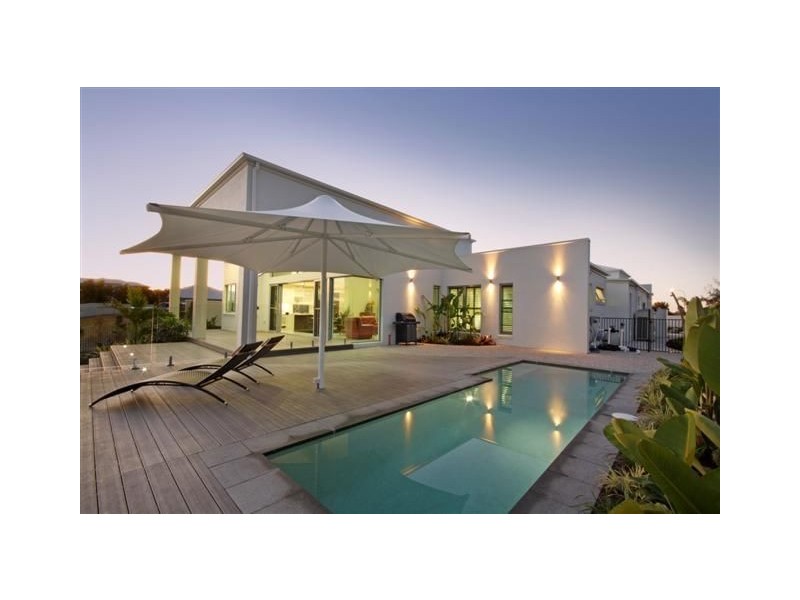 1 Sea Glint Place, Pelican Waters QLD 4551
