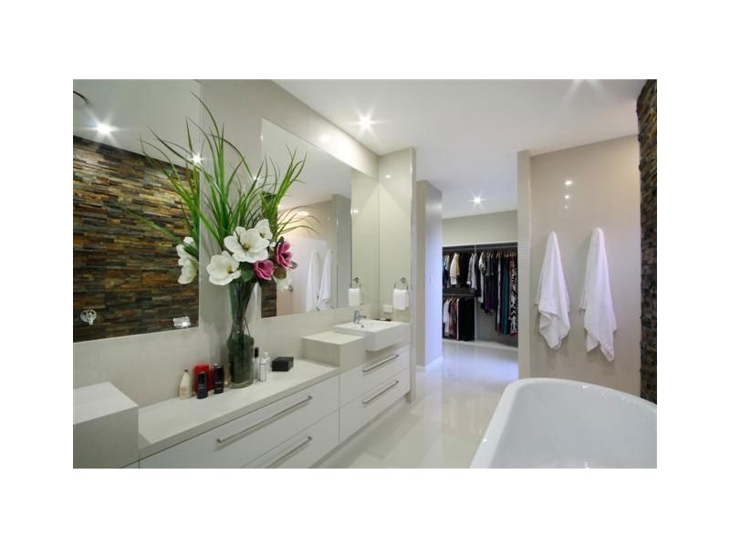 1 Sea Glint Place, Pelican Waters QLD 4551