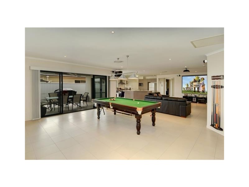 20 Whitehaven Way, Pelican Waters QLD 4551