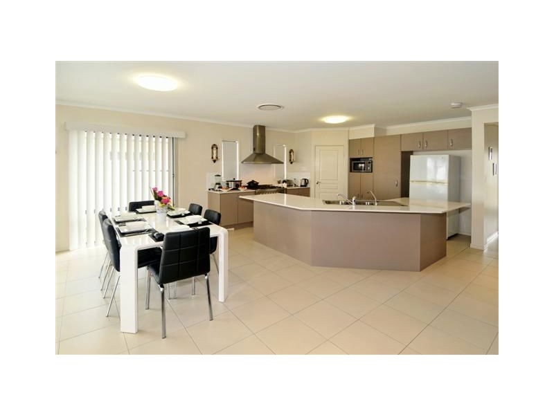 20 Whitehaven Way, Pelican Waters QLD 4551