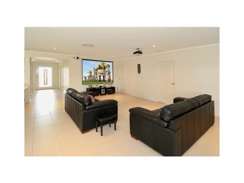 20 Whitehaven Way, Pelican Waters QLD 4551