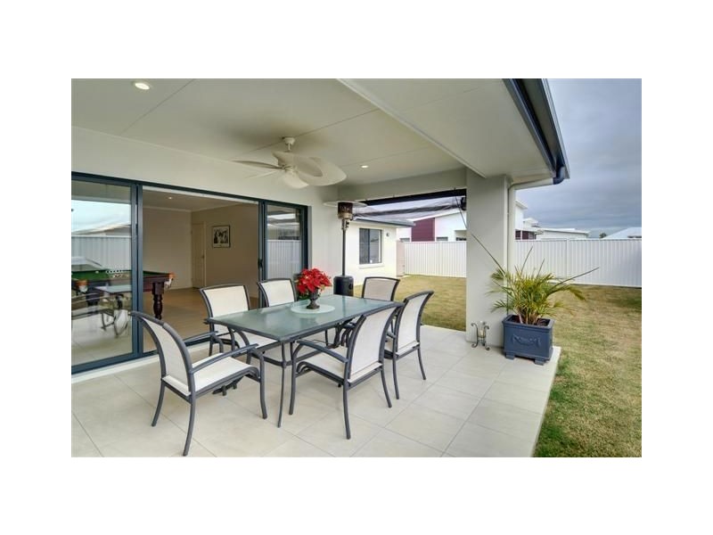 20 Whitehaven Way, Pelican Waters QLD 4551